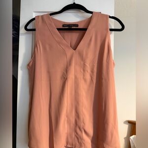 White House Black Market. Peach Sleeveless V-Neck‎ Blouse. Sz 10p
